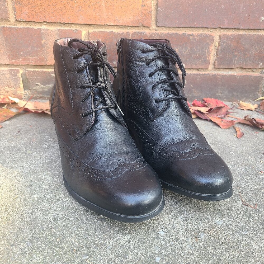 Black ankle leather boots by Salamander size 39